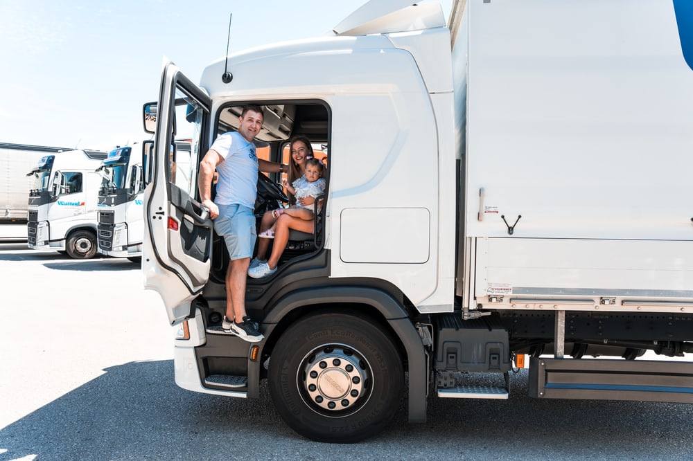 Familie im Wattaul-LKW beim Sommerfest